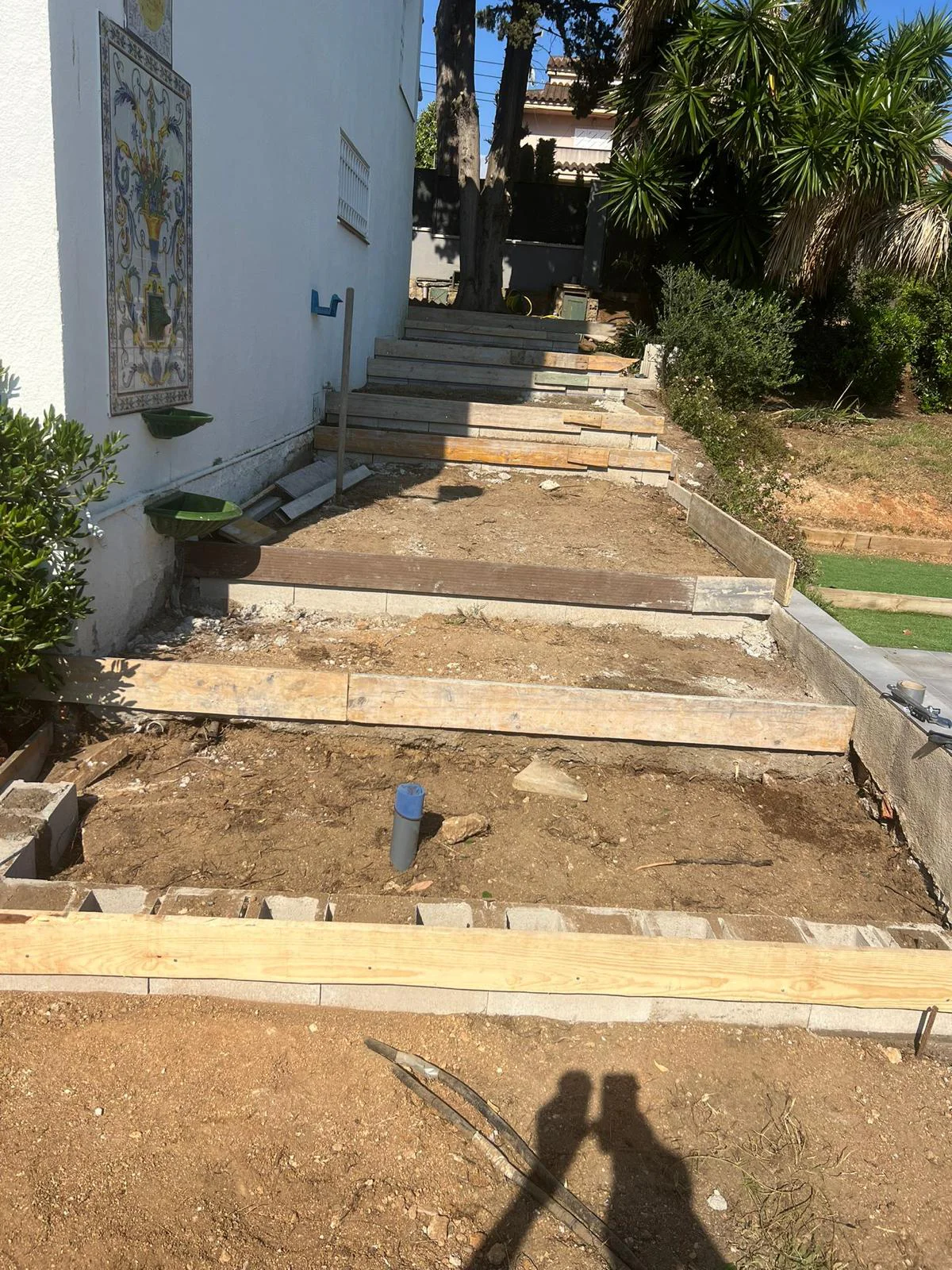 Preparación y nivelado del terreno antes del pavimento